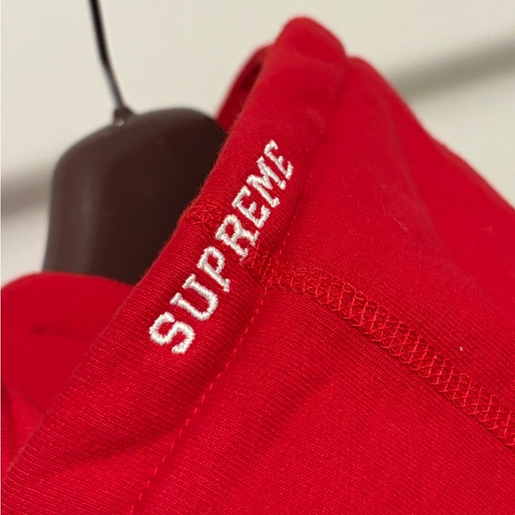 Supreme authentic red hoodie. Size L - Picture 4 of 7